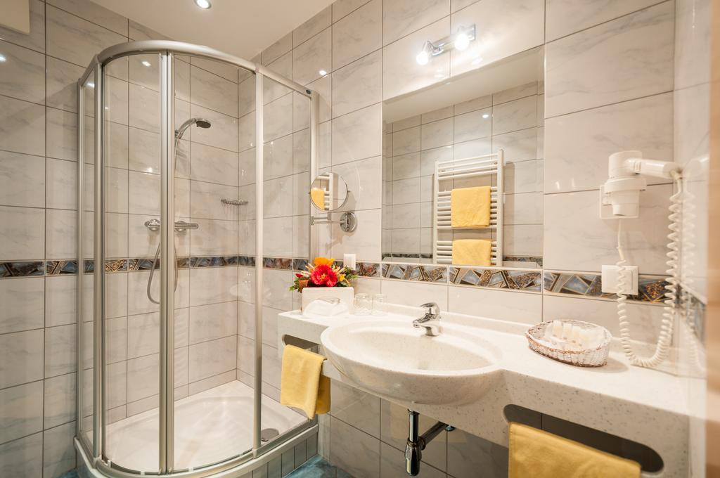 Hotel Landhof Simeter Gmbh Spittal an der Drau Quarto foto